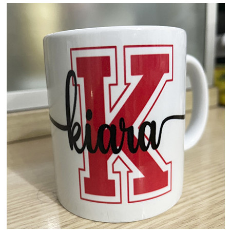 Taza personalizada con la inicial y el nombre