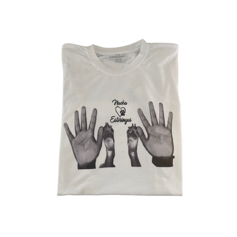 Camiseta personalizada con las huellas de tu perro junto a las tuyas