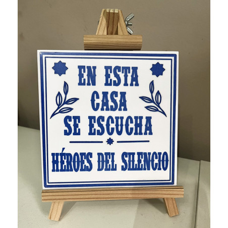 Azulejo En esta casa se escucha Héroes del Silencio  + caballete de madera