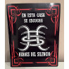 Placa aluminio Héroes del Silencio decorativa con la frase En esta casa se escucha Héroes del Silencio, ideal como regalo