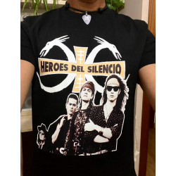 Camiseta y taza Héroes del Silencio estilo Senderos de Traición, ideal para cualquier fan del grupo de Rock de Zaragoza. Camiset