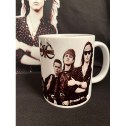 Camiseta y taza Héroes del Silencio estilo Senderos de Traición, ideal para cualquier fan del grupo de Rock de Zaragoza. Camiset