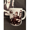 Camiseta y taza Héroes del Silencio estilo Senderos de Traición, ideal para cualquier fan del grupo de Rock de Zaragoza. Camiset