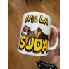 Taza Me la suda estilo meme broma humor, Ideal como regalo gracioso para cumpleaños, santo, Navidad. Incluye cajita blanca