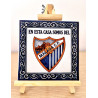 Azulejo En esta casa somos del Málaga CF con caballete de madera