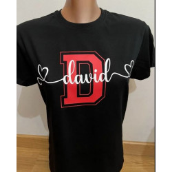Camiseta personalizada con la inicial y el nombre