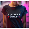 Camiseta Future Milf estilo moda y2k popular en redes sociales. Disponible en color negro y blanco